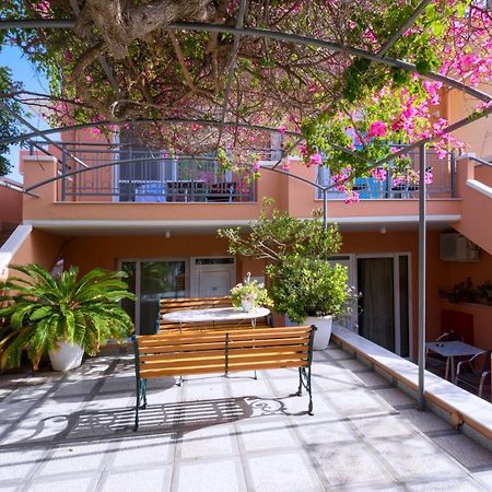 פליאוחורה Poseidon Studios & Apartments מראה חיצוני תמונה