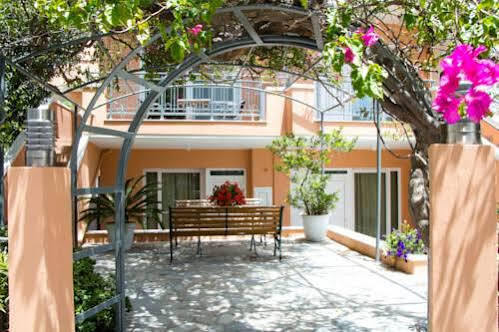 פליאוחורה Poseidon Studios & Apartments מראה חיצוני תמונה