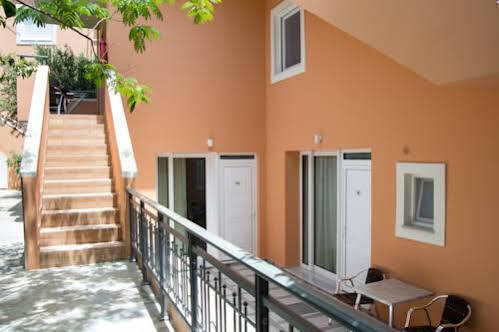 פליאוחורה Poseidon Studios & Apartments מראה חיצוני תמונה